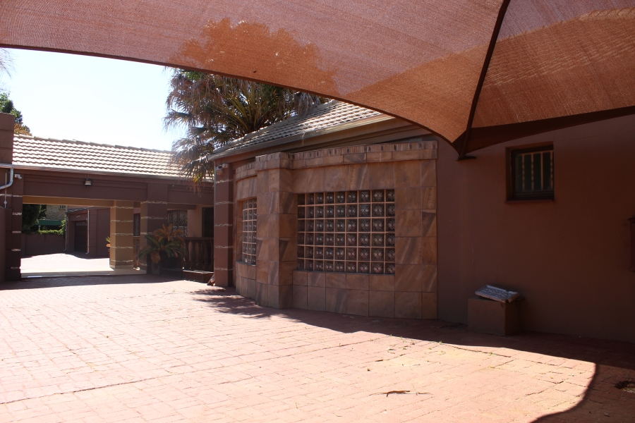 5 Bedroom Property for Sale in Van Der Hoff Park North West